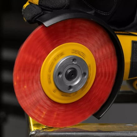 Щетка для УШМ, Denzel 125 мм, плоская, нейлоновая щетина, посадка 22,2 мм, 74461 купить в Магнитогорске