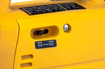 Генератор инверторный GT-2200iS, 2.2 кВт, 230 В, бак 4 л, закрытый корпус, ручной старт Denzel 94702 купить в Магнитогорске