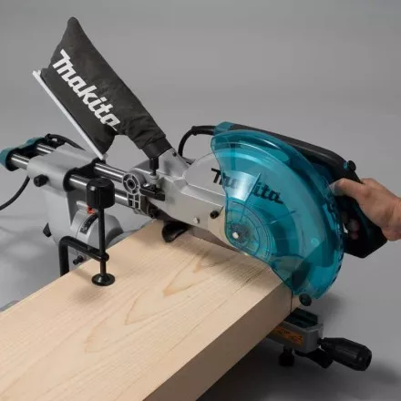Торцовочная пила с протяжкой 1450Вт 260мм Makita LS1110F купить в Магнитогорске