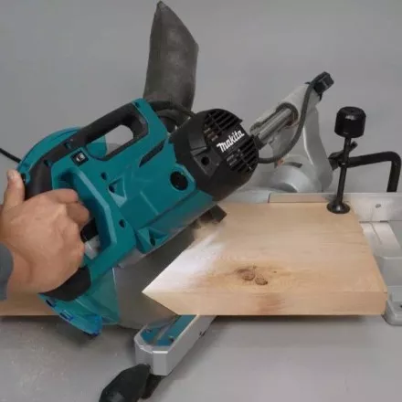Торцовочная пила с протяжкой 1450Вт 260мм Makita LS1110F купить в Магнитогорске
