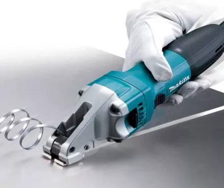 Шлицевые ножницы по металлу Makita JS1601 купить в Магнитогорске