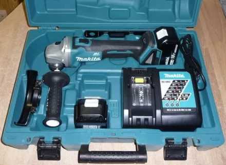 Аккумуляторная шлифмашина  УШМ DGA504RME Makita купить в Магнитогорске