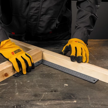 Угольник, 200 х 300 мм, алюминиевый, лазерная гравировка Denzel 32392 купить в Магнитогорске