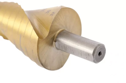 Сверло ступенчатое 4-6-8-10-12-14-16-18-20-22-24-26-28-30-32 мм HSS спиральный Профиль трехгранный хвостовик Matrix 72359 купить в Магнитогорске