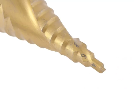 Сверло ступенчатое 4-6-8-10-12-14-16-18-20-22-24-26-28-30-32 мм HSS спиральный Профиль трехгранный хвостовик Matrix 72359 купить в Магнитогорске