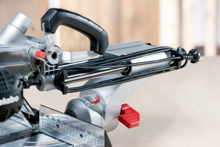 Пила торцовочная KGS 216 M 619260000 METABO купить в Магнитогорске