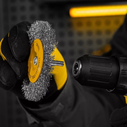 Щетка для дрели Denzel 100 мм, плоская, со шпилькой, нержавеющая витая проволока, 744793 купить в Магнитогорске