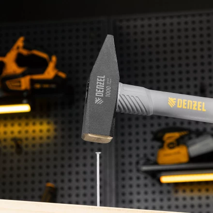 Молоток слесарный, 1000 г Denzel, кованый, фибергласовая рукоятка c TPR покрытием 10490 купить в Магнитогорске