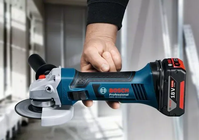 Шлифмашина УШМ BOSCH GWS 18-125 V-Li купить в Магнитогорске