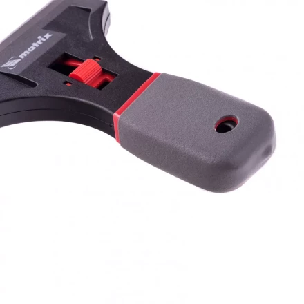 Скребок с обрезиненной рукояткой выдвижное сменное лезвие Matrix 79548 купить в Магнитогорске