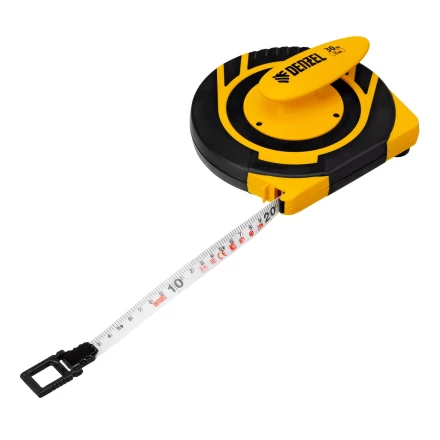 Рулетка геодезическая Denzel 30 м х 15 мм, закрытый корпус, фиберглассовая лента 31291 купить в Магнитогорске