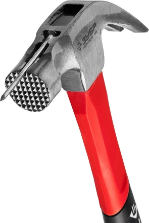 Молоток-гвоздодер ЗУБР &quot;МАСТЕР&quot;, боек c магнитом и фиберглассовой рукояткой, 450 г 20356-450 купить в Магнитогорске