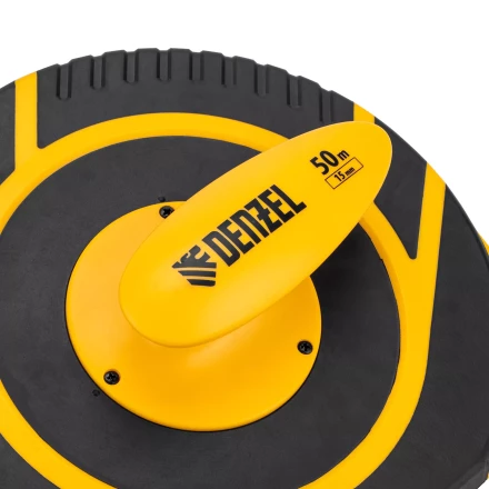 Рулетка геодезическая 50 м х 15 мм  Denzel 31292, закрытый корпус, фиберглассовая лента купить в Магнитогорске