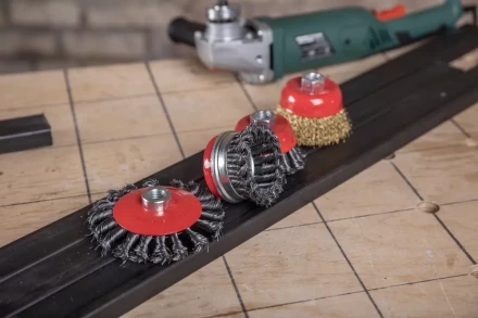 Кордщетка HAMMER тарелка 115мм для УШМ витая сталь (207-112) купить в Магнитогорске