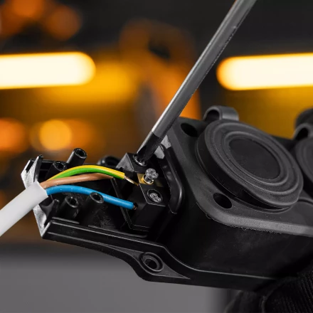 Шнур сетевой Denzel Energy Series, ПВС, 1,5 м, 3 x 1,5 мм, с неразборной вилкой, белый, 3 м, 37670 купить в Магнитогорске