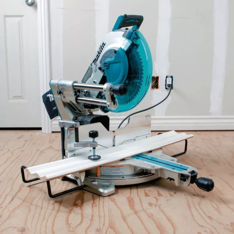 Пила торцовочная Makita LS1219L купить в Магнитогорске