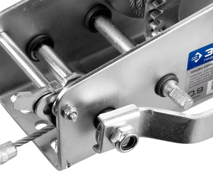 Лебедка ручная барабанная ЗУБР "ПРОФЕССИОНАЛ", тяговая, тросовая, 0.9 т, 8 м 43113-0.9_z01 купить в Магнитогорске