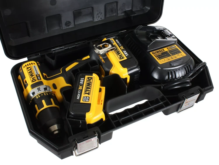 Аккумуляторная дрель шуруповерт DeWalt DСD 790 P2 купить в Магнитогорске