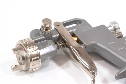 Пневматический краскопульт с верхним бачком V=1,0 л + сопла диаметром 1.2, 1.5 и 1.8 мм  MATRIX 57315 купить в Магнитогорске