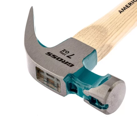 Молоток-гвоздодер с магнитом GROSS AMERICAN HICKORY 200 г угол 45 обрезиненная рукоятка 10414 купить в Магнитогорске