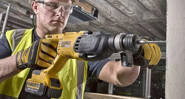 Перфоратор аккуммуляторный DeWalt DCH 133 N купить в Магнитогорске