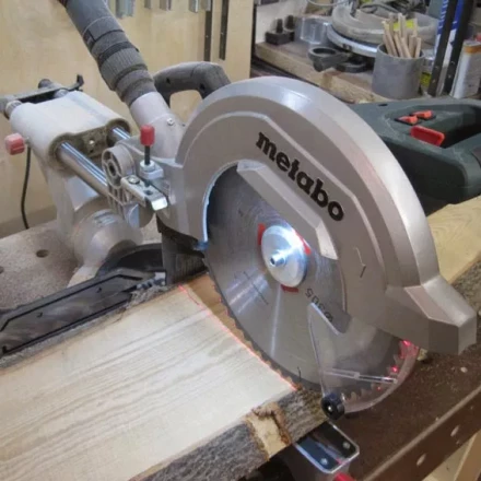 Пила торцовая Metabo KGS 305 M купить в Магнитогорске