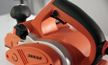 Электрорубанок РЭ-780/82 (подставка в комплекте) 50210 купить в Магнитогорске