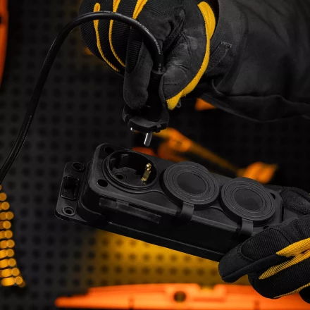 Удлинитель-шнур силовой Denzel Top Series , КГТТ, 20м, 3 розетки, 3 x 2,5 мм, 3 м 37423 купить в Магнитогорске