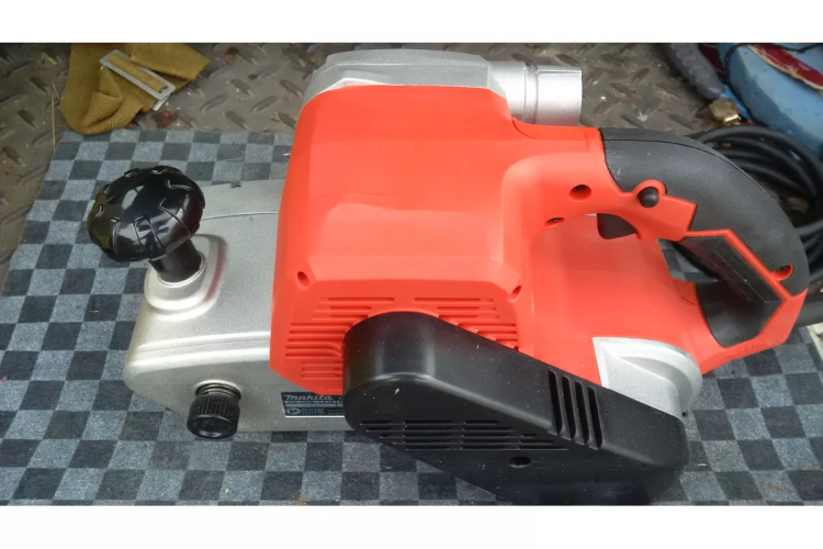 Ленточная шлифмашина Makita M9400 купить в Магнитогорске
