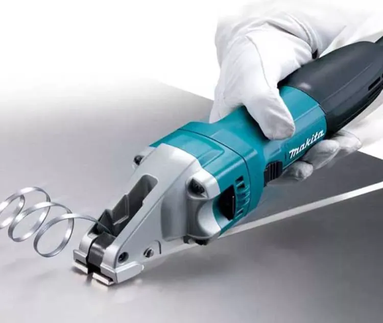 Шлицевые ножницы по металлу Makita JS1601 купить в Магнитогорске