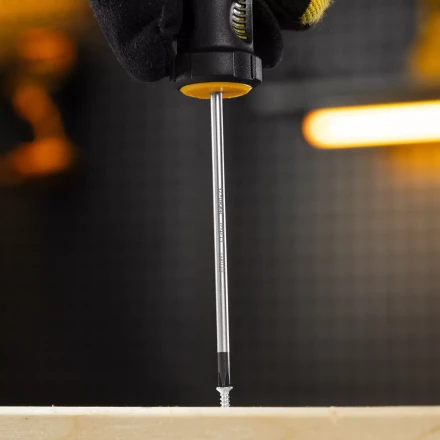 Отвертка, PH0х75 мм, S2, 3к рукоятка Denzel 121717 купить в Магнитогорске