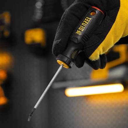 Отвертка, PH0х75 мм, S2, 3к рукоятка Denzel 121717 купить в Магнитогорске