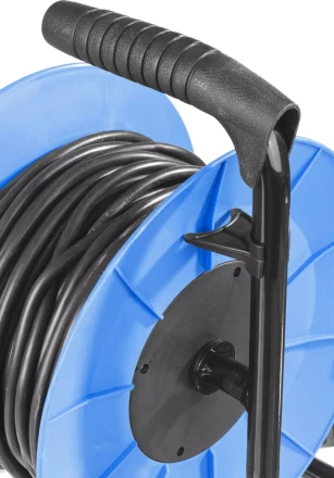 Удлинитель ЗУБР &quot;ПРОФЕССИОНАЛ&quot; на катушке, ПВС 3х1,5кв мм, 4 гнезда, макс мощн 3500Вт, 50м 55082-50 купить в Магнитогорске