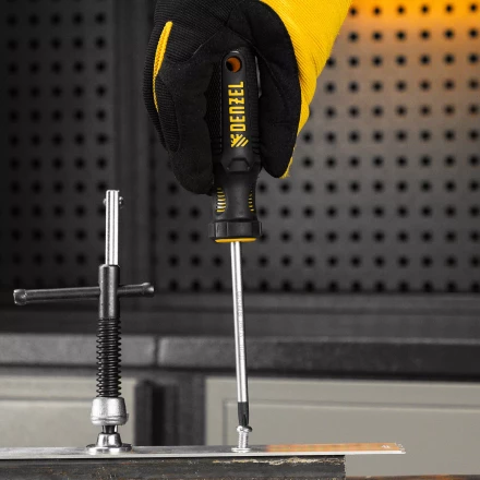 Отвертка, PH2х100 мм, S2, 3к рукоятка Denzel 121787 купить в Магнитогорске