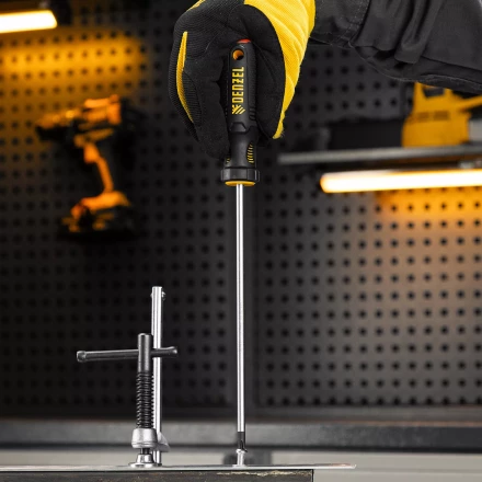 Отвертка, PH2х200 мм, S2, 3к рукоятка Denzel 121827 купить в Магнитогорске