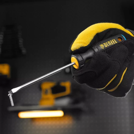 Отвертка, SL4х100 мм, S2, 3к рукоятка Denzel 121927 купить в Магнитогорске