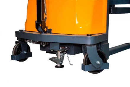 Штабелер гидравлический с электроподъемом 1,5 т 3,0 м XILIN CDD15B-E с раздвижными вилами 1009595 купить в Магнитогорске