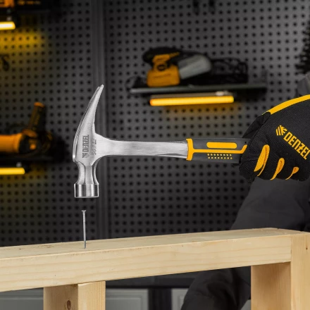 Молоток-гвоздодер 560 г Denzel 10424, цельнометаллический, двухкомпонентная рукоятка купить в Магнитогорске