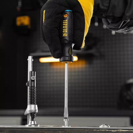 Отвертка, SL5x100 мм, S2, 3к рукоятка Denzel 121967 купить в Магнитогорске