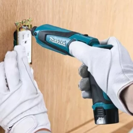 Аккумуляторная ударная отвертка Makita TD021DSE купить в Магнитогорске
