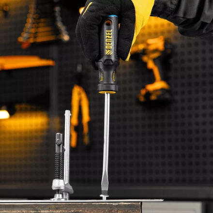 Отвертка Denzel, SL8x150 мм, S2, 3к рукоятка, 122007 купить в Магнитогорске