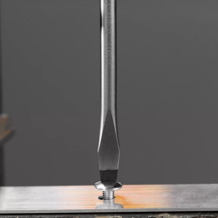 Отвертка Denzel, SL8x150 мм, S2, 3к рукоятка, 122007 купить в Магнитогорске