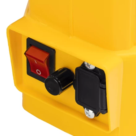 Опрыскиватель ранцевый аккумуляторный Denzel D-12LA, 12 л, 12 В, 8 Ач 64788 купить в Магнитогорске