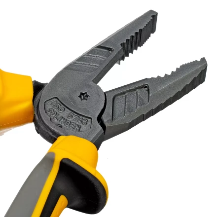 Плоскогубцы комбинированные 180 мм Denzel 17081, трехкомпонентные рукоятки купить в Магнитогорске