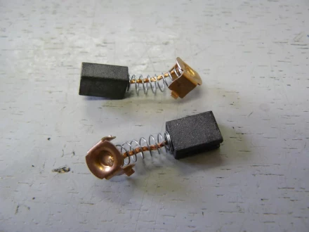 Щетка графитовая (пара) 11x5x8 Применение купить в Магнитогорске