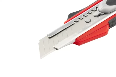 Нож 18мм, выдвижное лезвие, металлическая направляющая, двойная фиксация, эргономичная двухкомпонентная рукоятка MATRIX QUIK BLADE 78936 купить в Магнитогорске