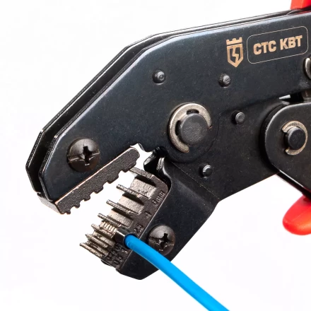 Пресс-клещи КВТ СТС+5 с 5 матрицами для опрессовки автоклемм, втулочных, изолированных и неизолированных наконечников (набор) (86875) купить в Магнитогорске