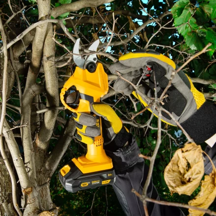 Секатор аккумуляторный Denzel CP-30 59435, 18В Li-Ion купить в Магнитогорске