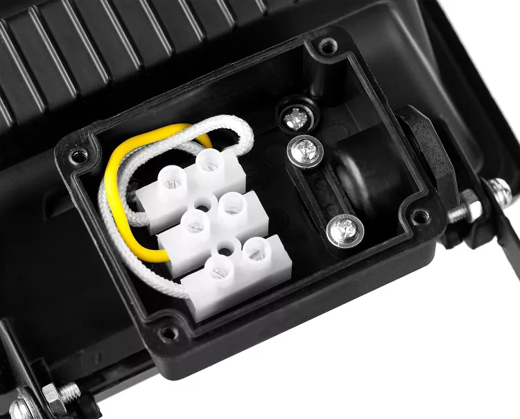 Прожектор STAYER "MASTER" MAXLight галогенный, с дугой крепления под установку, черный, 150Вт 57101-B купить в Магнитогорске