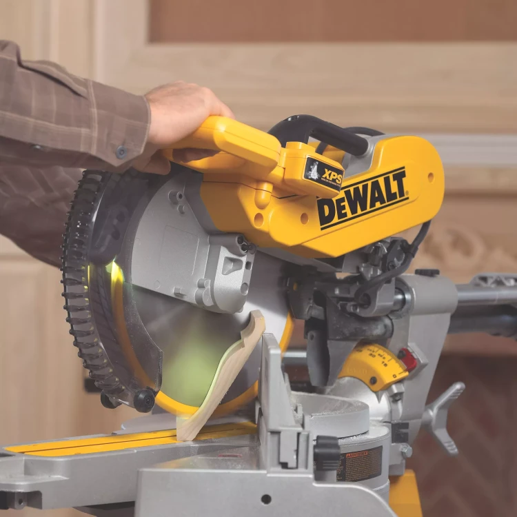 Пила торцовочная DeWalt DWS 780 XPS купить в Магнитогорске